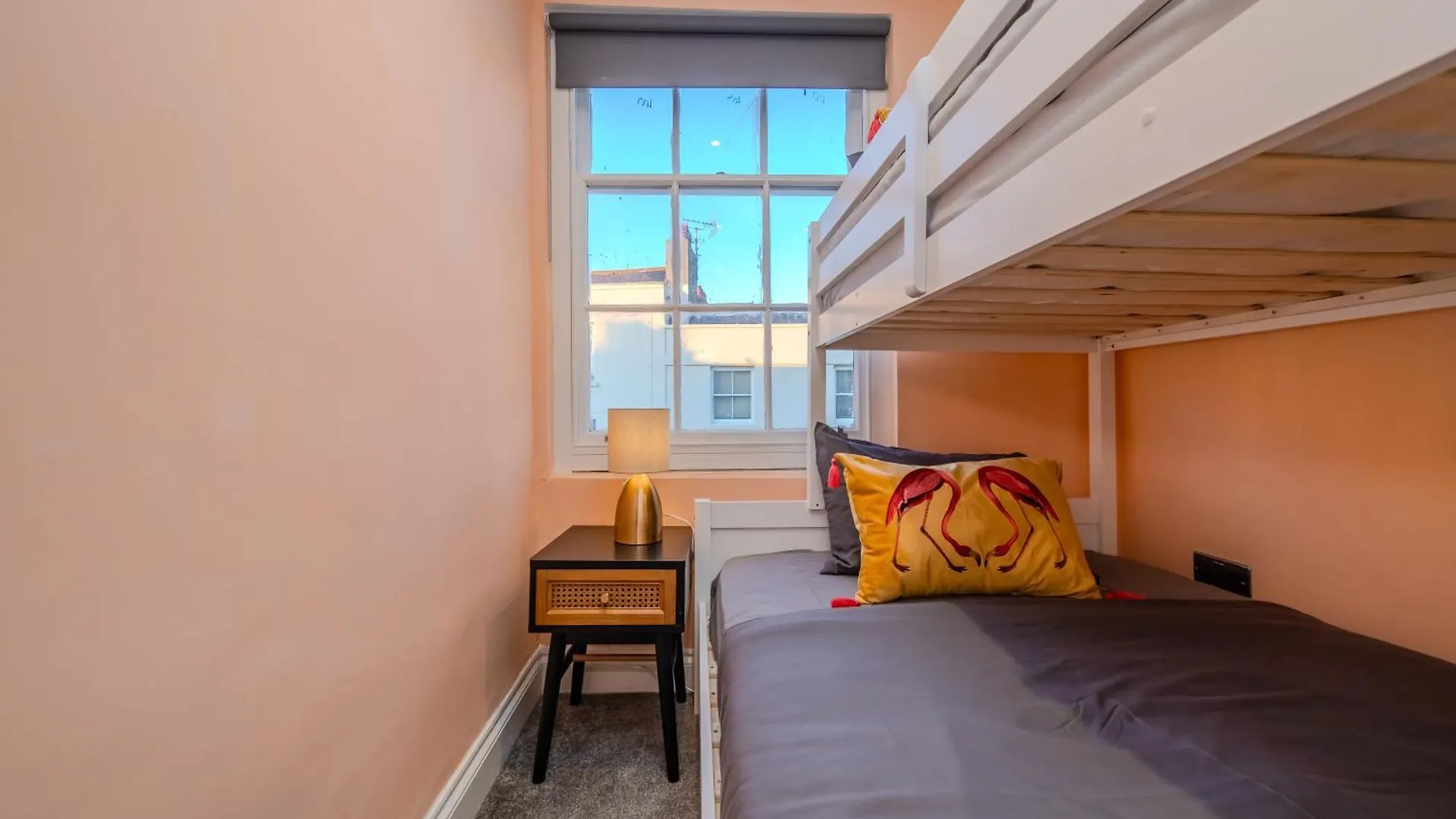 3 Bedroom 2 Bath Apartment I Next To Brighton Beach I Sleep 11 Guests