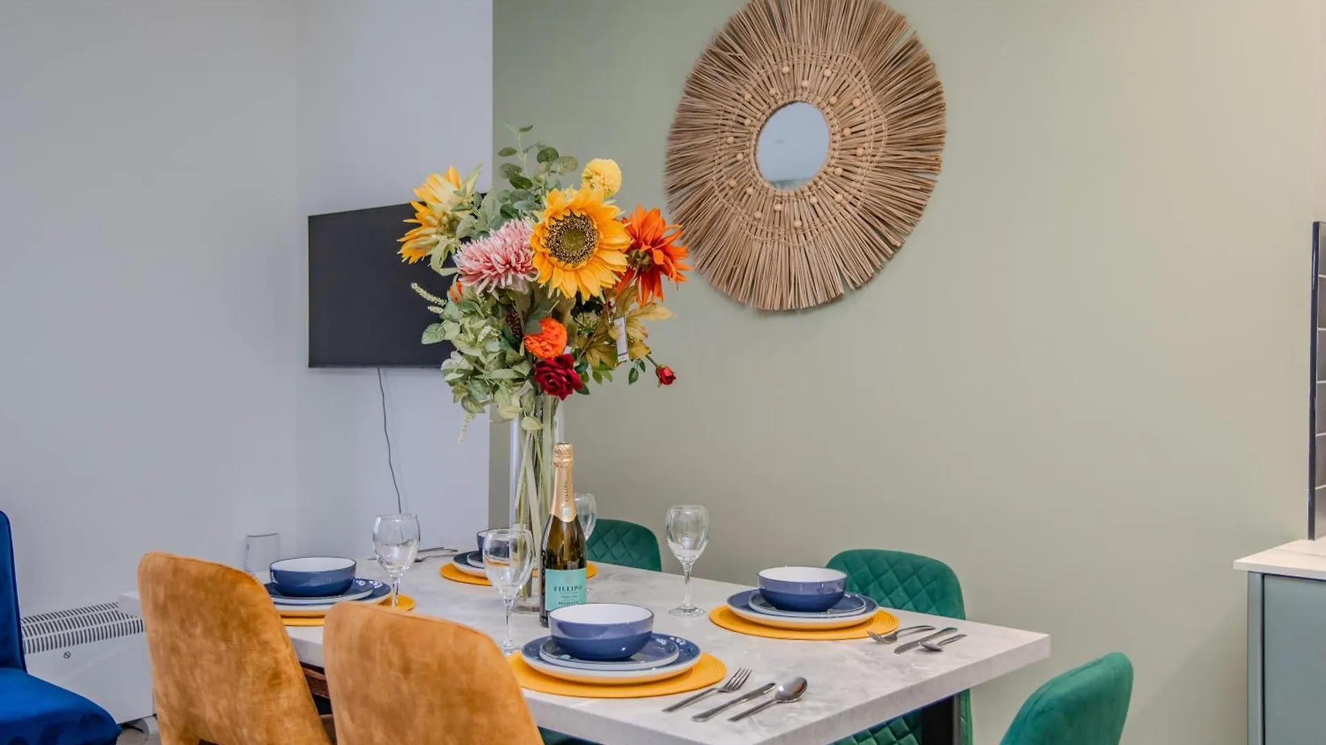 3 Bedroom 2 Bath Apartment I Next To Brighton Beach I Sleep 11 Guests