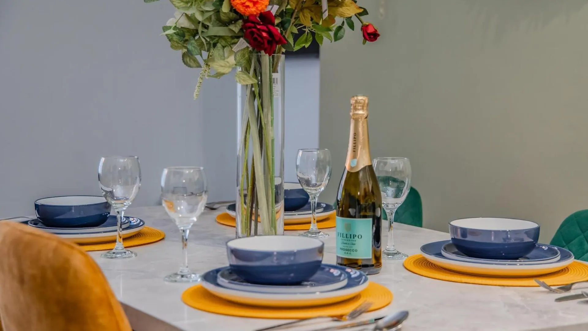 3 Bedroom 2 Bath Apartment I Next To Brighton Beach I Sleep 11 Guests 0*,  Reino Unido