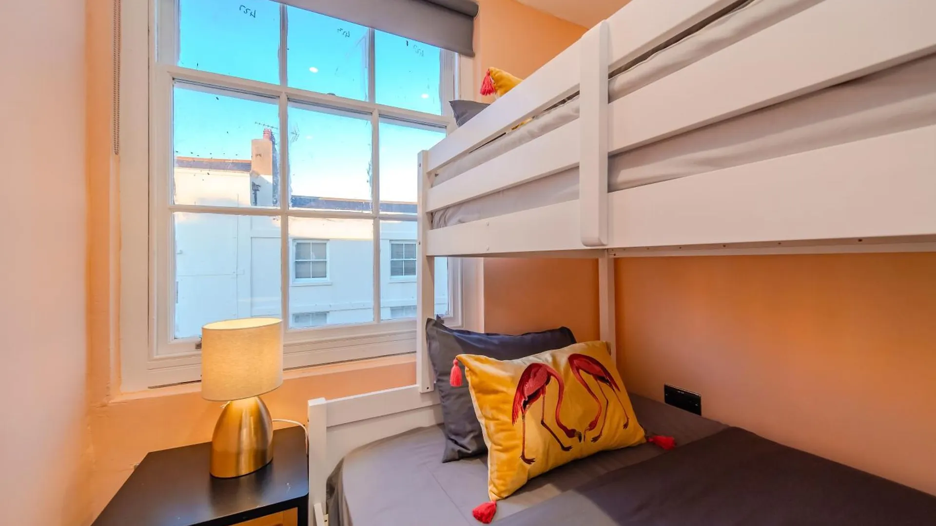 3 Bedroom 2 Bath Apartment I Next To Brighton Beach I Sleep 11 Guests
